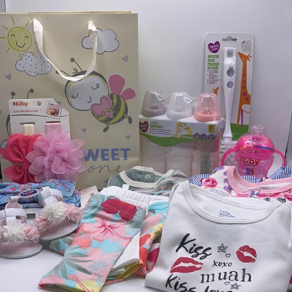 Baby Girl Baby Shower Gift Bundle 16-Piece Set Size 0-12 Month